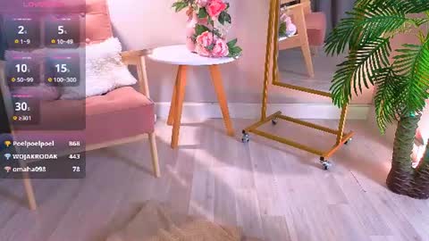 Aisha online show from August 9, 6:42 pm