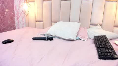 ELENA  online show from August 10, 11:50 pm