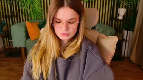 shyprincess_kelly online show from April 1, 5:21 pm