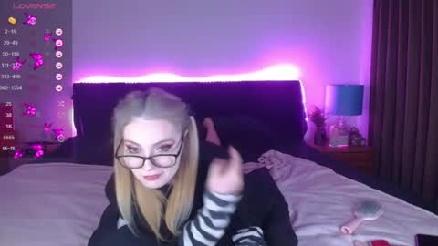 shysweetrish online show from August 5, 1:25 am