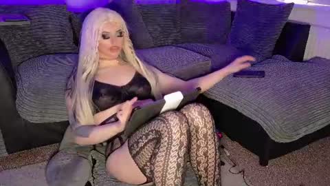 Sienna La Malfa online show from July 1, 6:20 pm