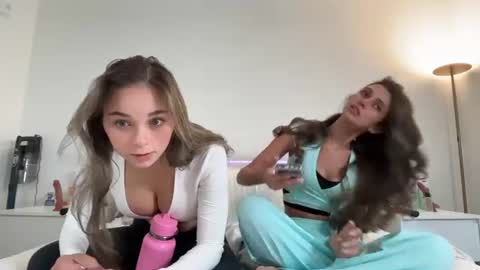Sienna online show from August 4, 3:31 pm