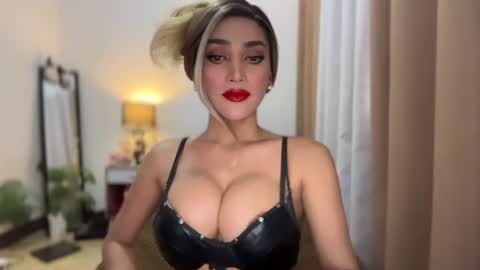 MISS YSABELLE online show from July 9, 9:36 am