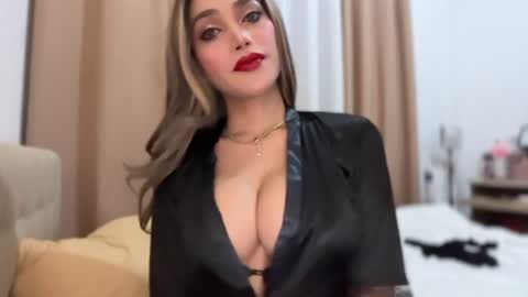 MISS YSABELLE online show from July 9, 12:10 pm