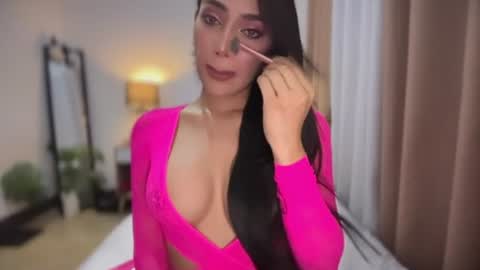 MISS YSABELLE online show from July 14, 12:30 pm