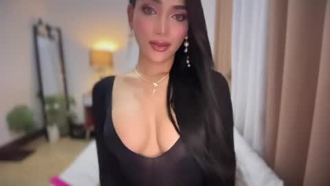 MISS YSABELLE online show from July 14, 1:36 pm