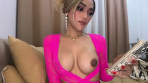 MISS YSABELLE online show from July 22, 9:33 am
