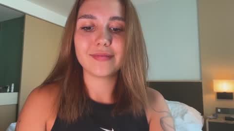 You fav Miss Si online show from August 15, 8:51 am