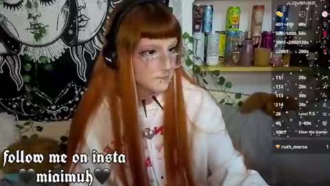 Mia online show from August 3, 9:44 pm