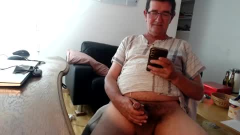 silvioausluzernch2 online show from August 9, 2:40 pm