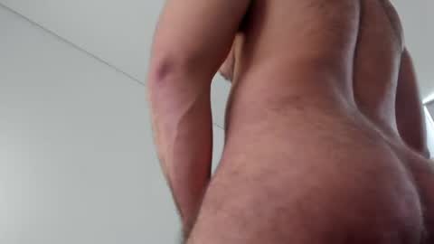 simon_leon01 online show from August 1, 3:40 pm