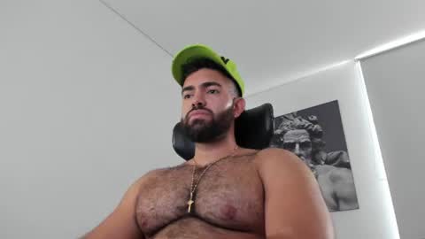 simon_leon01 online show from August 5, 10:19 pm