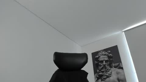 simon_leon01 online show from August 8, 2:17 pm