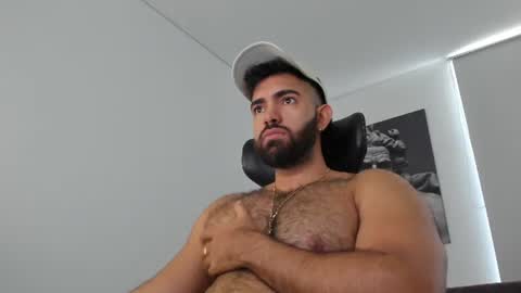 simon_leon01 online show from August 11, 3:25 pm