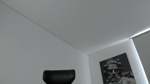 simon_leon01 online show from August 12, 5:26 pm