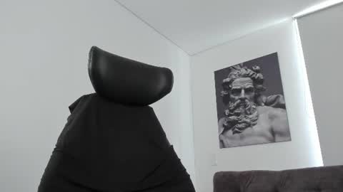 simon_leon01 online show from August 13, 1:47 pm