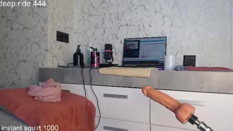 regina online show from August 17, 8:19 am
