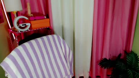 nathalie online show from July 24, 2:25 am