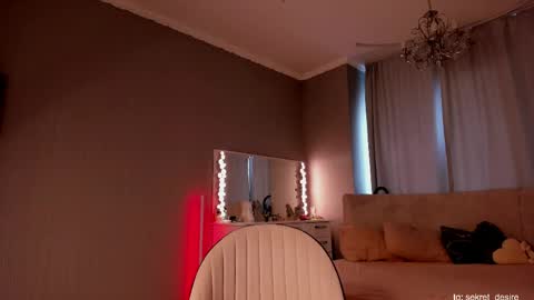 Naomi online show from April 26, 1:07 pm