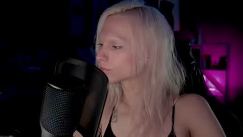 sindly online show from August 10, 11:39 pm