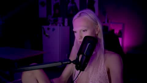 sindly online show from August 14, 9:07 pm