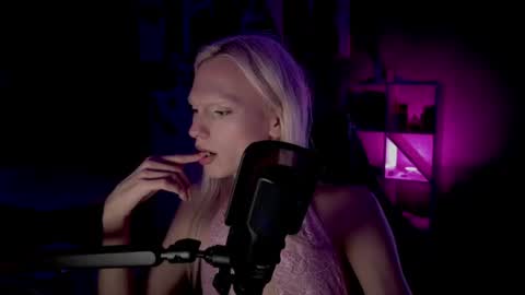 sindly online show from August 14, 10:35 pm