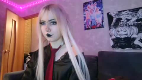 SindyLou online show from July 16, 4:19 pm