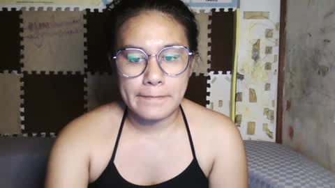 singlemomma31 online show from August 16, 2:21 pm
