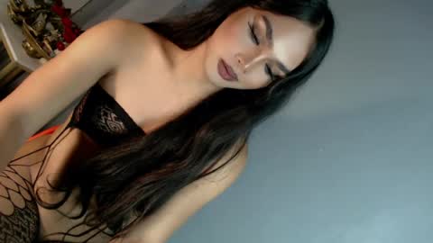 G E L A online show from August 7, 9:31 am