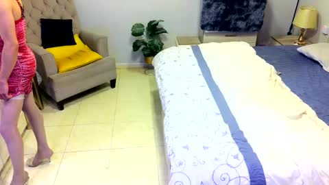 D i f a  Ana Arbeh shemale online show from April 19, 6:34 am