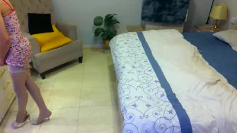D i f a  Ana Arbeh shemale online show from April 19, 9:52 am