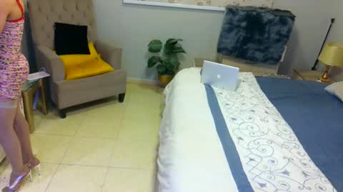 D i f a  Ana Arbeh shemale online show from April 27, 11:06 am