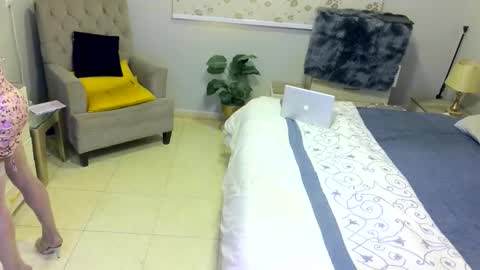 D i f a  Ana Arbeh shemale online show from April 27, 12:23 pm