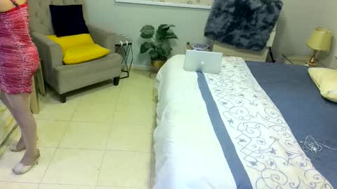 D i f a  Ana Arbeh shemale online show from April 28, 1:11 pm