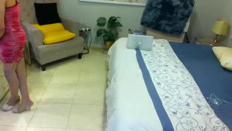 D i f a  Ana Arbeh shemale online show from April 28, 2:31 pm