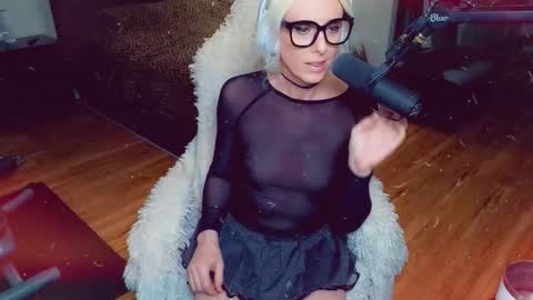 Ashleigh Mak online show from March 26, 8:57 pm