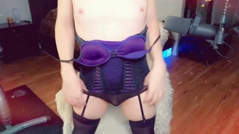 Ashleigh Mak online show from April 13, 6:25 pm