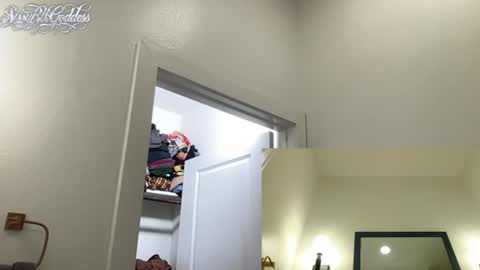 Sissyblkgoddess online show from August 13, 3:09 am