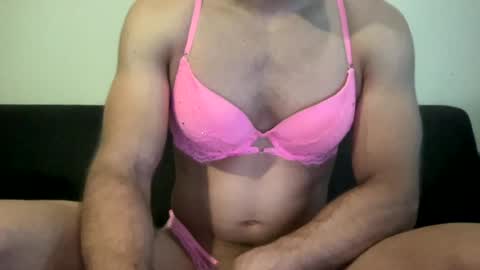 sissymuscle online show from July 25, 9:35 am