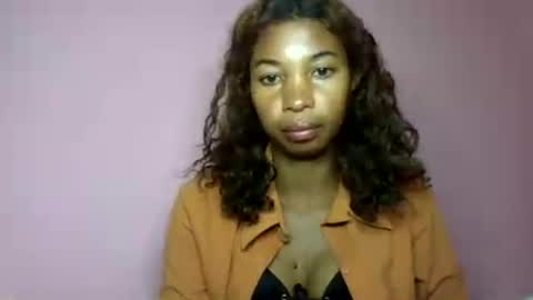 sisybelle online show from August 13, 10:40 am