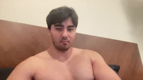 sixpacker_ online show from March 8, 10:44 am