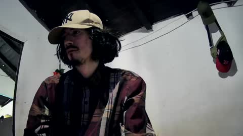 sk8sir online show from July 31, 8:03 pm