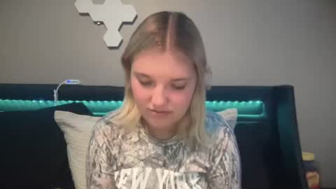 skiimaskabby online show from June 28, 5:54 am