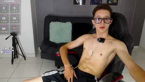 skinny_bigcock20 online show from August 12, 8:44 pm