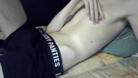 skinnycuteb0y online show from August 1, 12:16 am