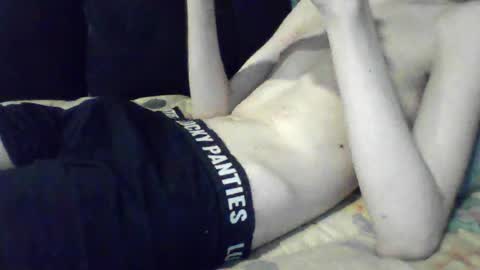 skinnycuteb0y online show from August 1, 11:44 pm