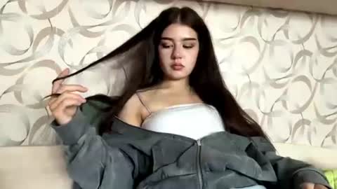 Mia online show from July 28, 2:45 pm