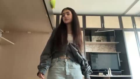 Mia online show from July 31, 3:40 pm