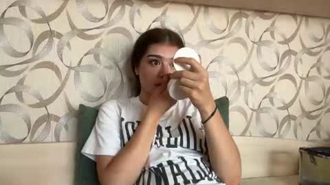 Mia online show from August 3, 12:23 pm
