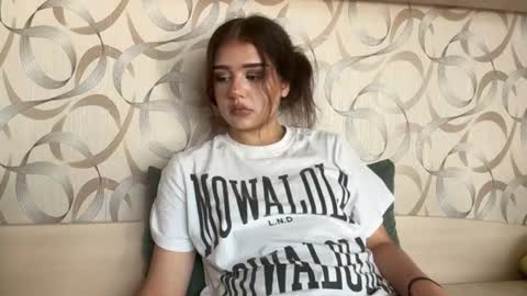 Mia online show from August 3, 1:29 pm